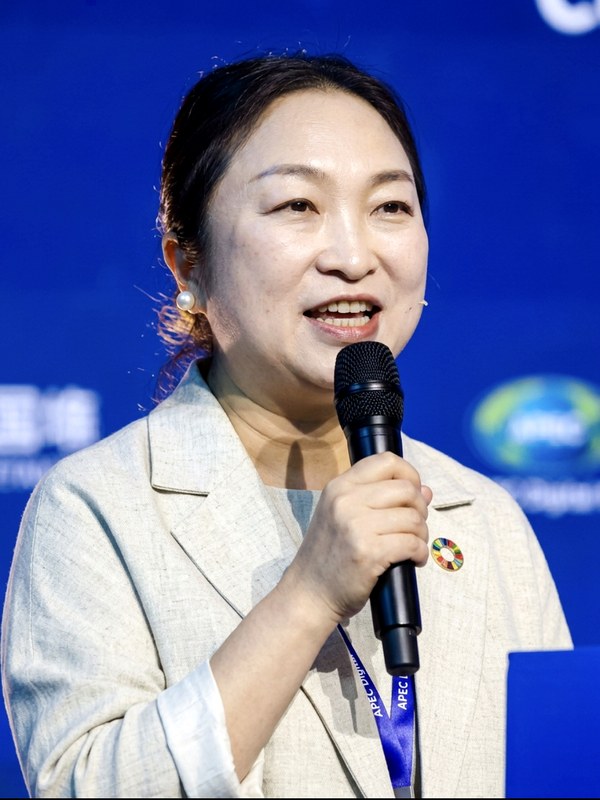 Venus Lean — Global Business Strategist speaking at APEC Forum